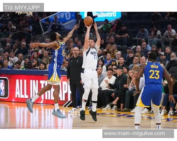 克莱半场表现稳健11投4中三分球命中3个贡献11分2篮板1封盖